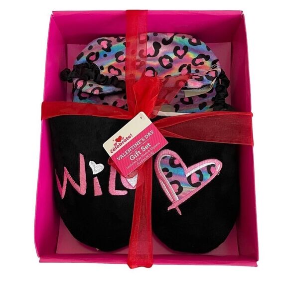 Wild Heart Slippers & Eye Mask Gift Set Size Medium 7-8 - Picture 1 of 4